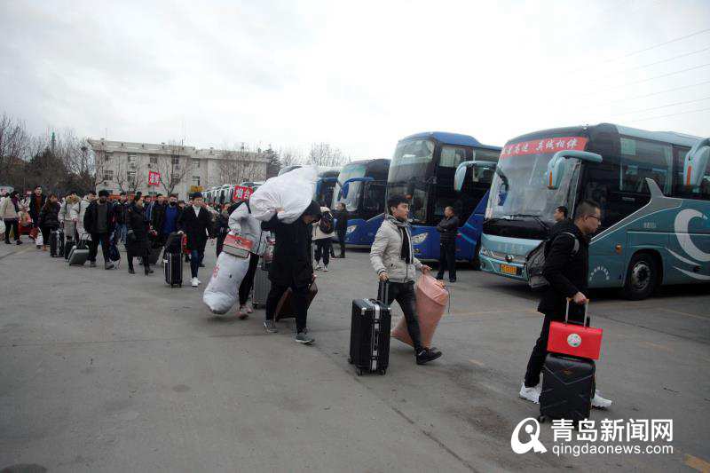 5万青岛新市民搭乘直通车 踏上春节返乡旅程