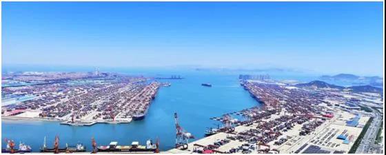 对标上海,青岛如何借势打造国际航运中心?