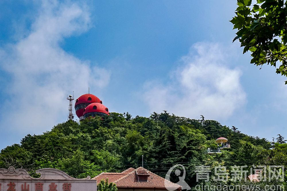 夏日打卡信号山公园 红瓦绿树碧海蓝天一览无余