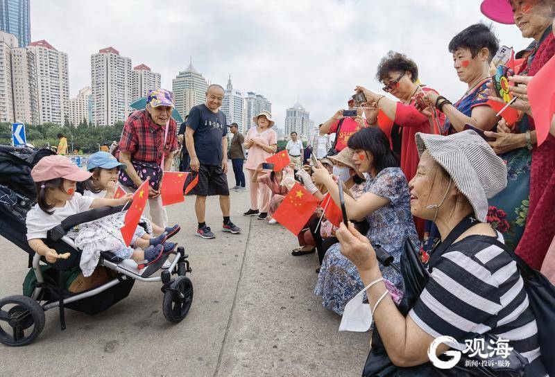 青岛市民用各种方式庆祝中国共产党建党100周年