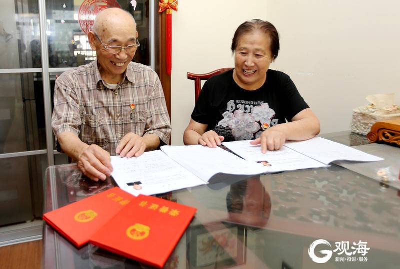 致敬！青岛这对老党员夫妇用特殊的方式向中国共产党百年华诞献礼