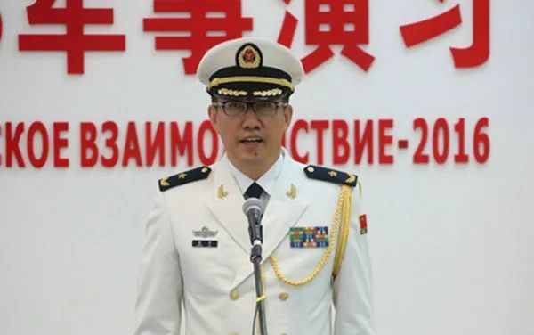 董军曾任海军司令部军训部部长,北海舰队副参谋长,东海舰队副司令员