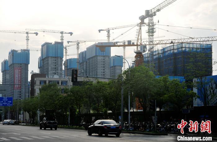 资料图：正在建设中的房地产楼盘。 <a target='_blank' href='/'>中新社</a>记者张斌摄