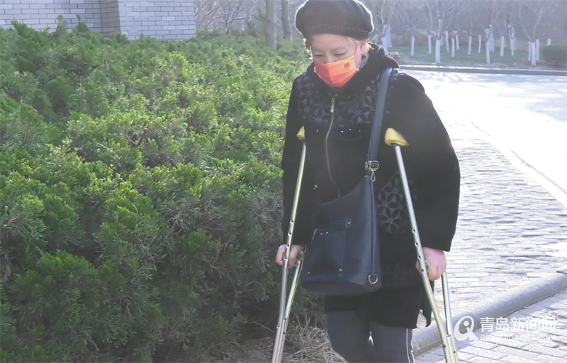 手术推车叫什么【青青岛追访】帮忙推车却摔折了腿 这位大姨的医药费该找谁要?-上海聚慕医疗器械有限公司