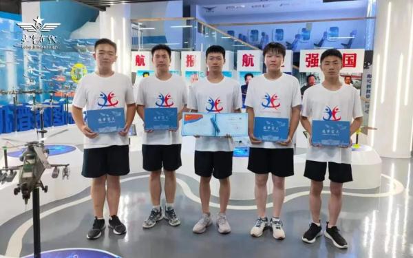 这所大学开学，新学员乘运-20报到！