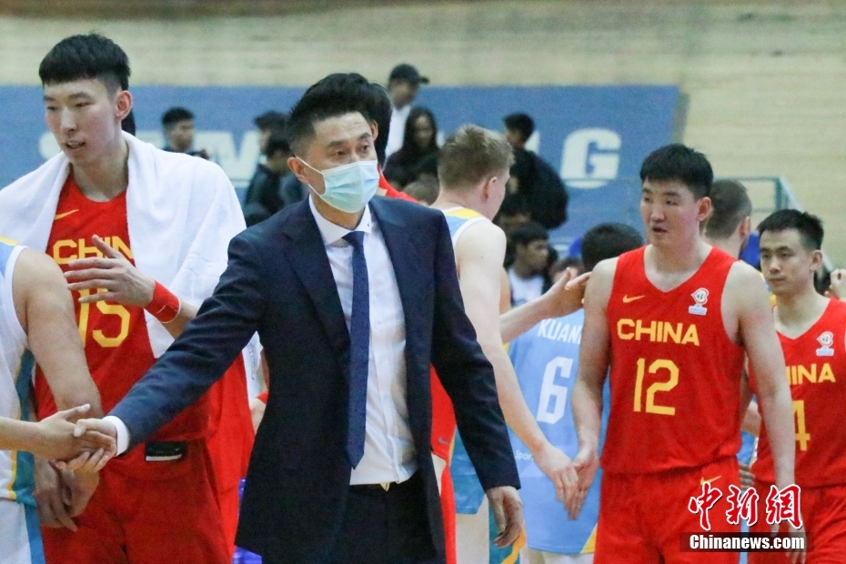 资料图：图为中国队主帅杜锋在赛后。 <a target='_blank' href='/'>中新社</a>记者张硕摄