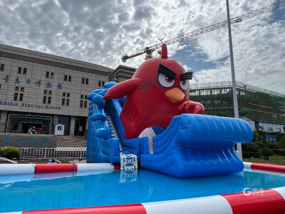国内首个“愤怒的小鸟”主题水上乐园在青岛崂山区开园