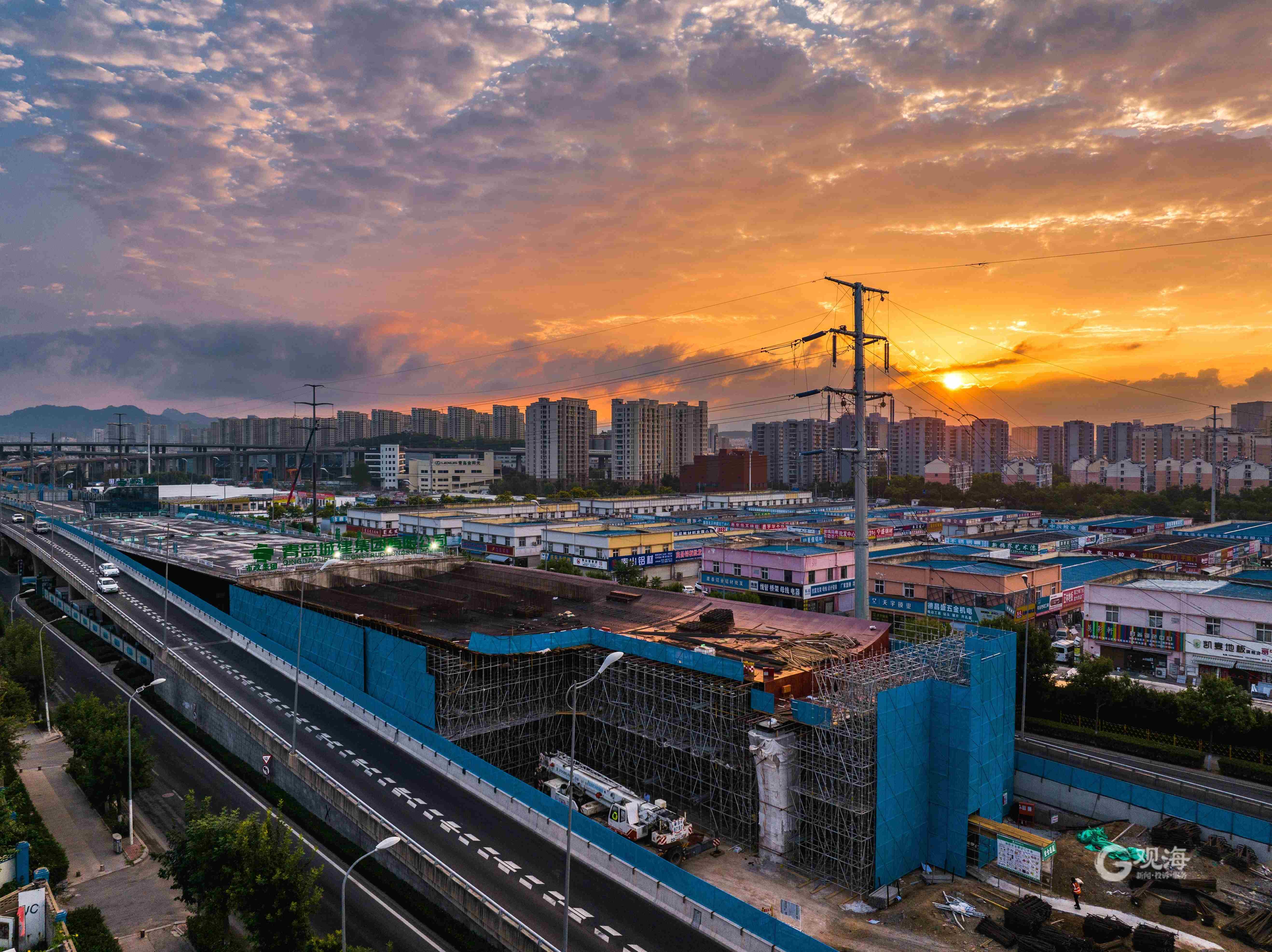 重庆路快速路工程：万吨桥梁“龙抬头”