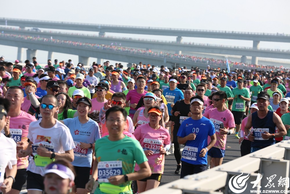 2023青岛海上马拉松震撼开跑 高清大图来了