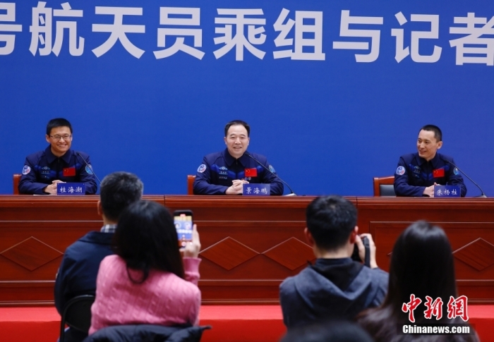 1月19日下午，中国航天员科研训练中心在北京航天城举行神舟十六号航天员乘组与记者见面会。<a target='_blank' href='/'>中新社</a>记者韩海丹摄
