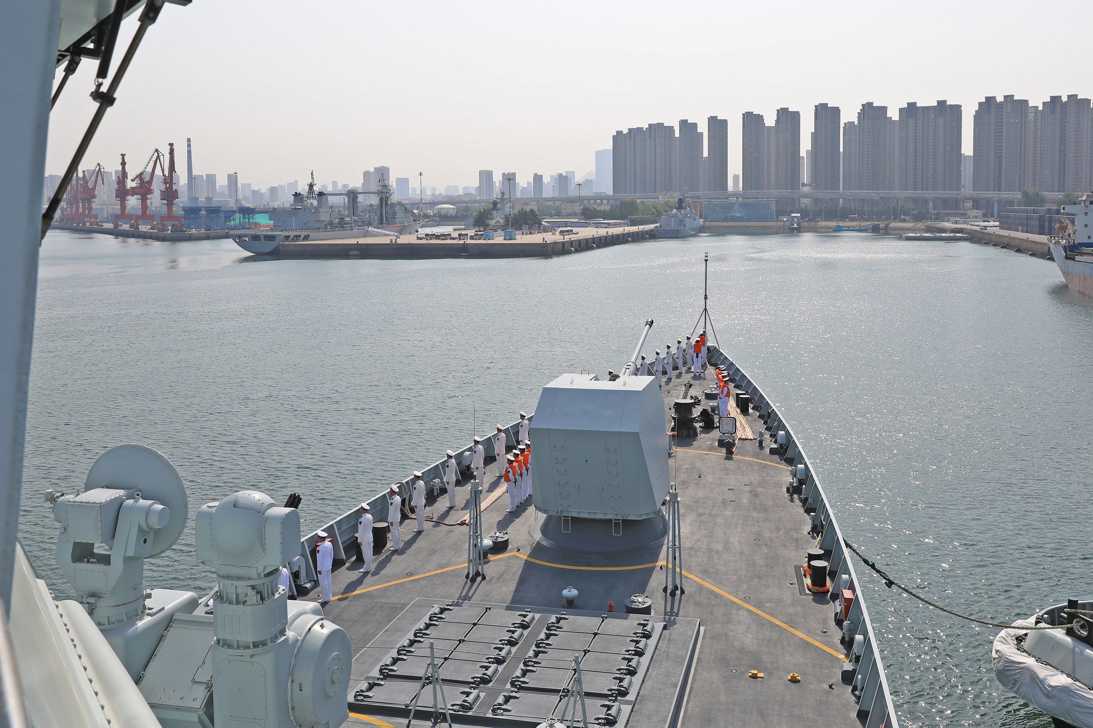 欢迎回家！中国海军第45批护航编队完成任务返回青岛