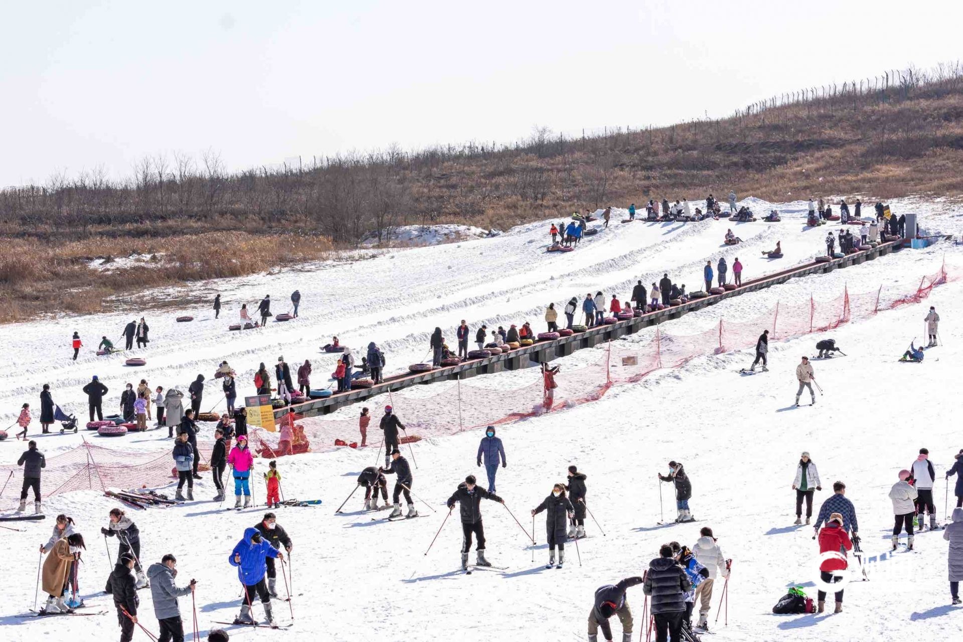 冰雪“冷”资源变身“热”产业！“温泉+滑雪”打造即墨冬游新体验