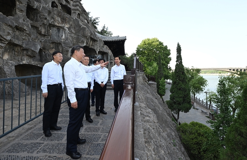 2025年5月19日至20日，中共中央总书记、国家主席、中央军委主席习近平在河南考察。这是19日下午，习近平在洛阳龙门石窟考察。新华社记者谢环驰摄