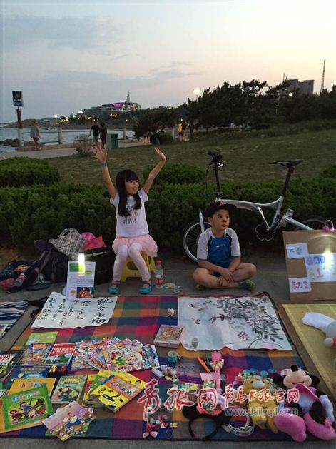 组图：9岁小姑娘暑假练摊 欲助50名春蕾女童