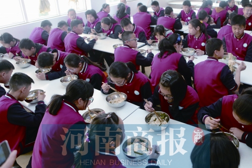 郑州一中学开设“烩面课” 学生：最期待的课