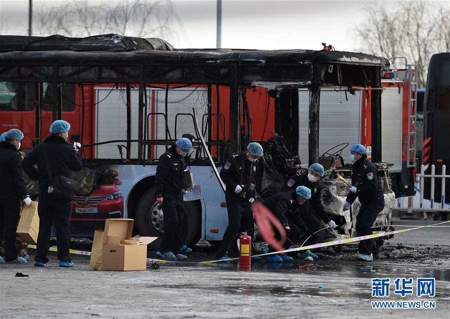 宁夏贺兰县一公交车着火造成14死32伤