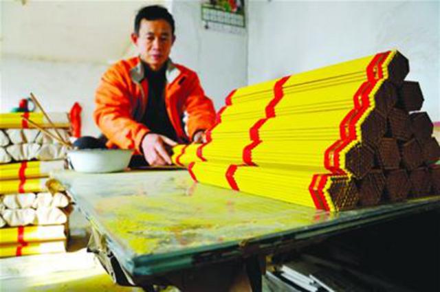胶州百年制香村入最忙季 年销百万封产值千万