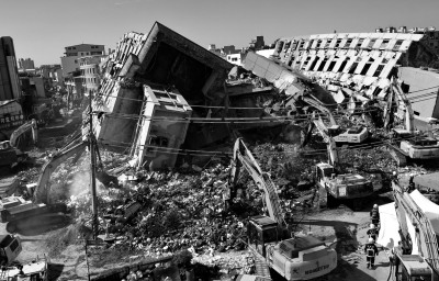 台湾地震已造成43人死亡坍塌大楼建筑商被拘提