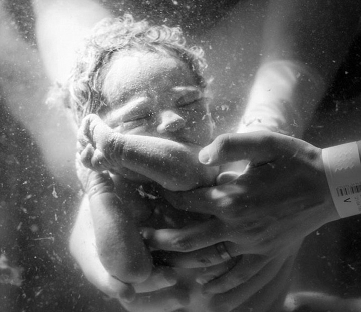 国际摄影大赛聚焦女性分娩疼痛之美