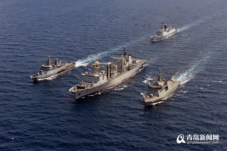 高清:亚丁湾上战舰列阵 中欧举行反海盗演练
