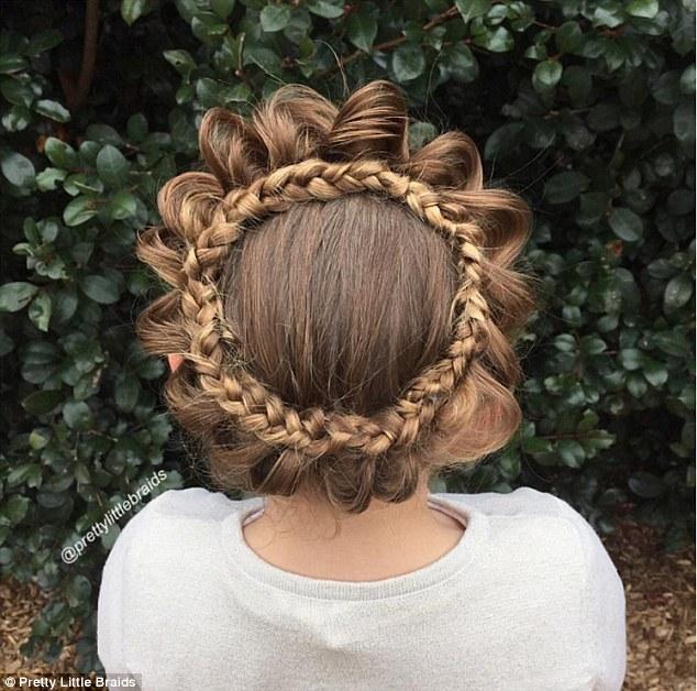 有一个会编头发的妈妈 真的能在女儿头上玩朵花