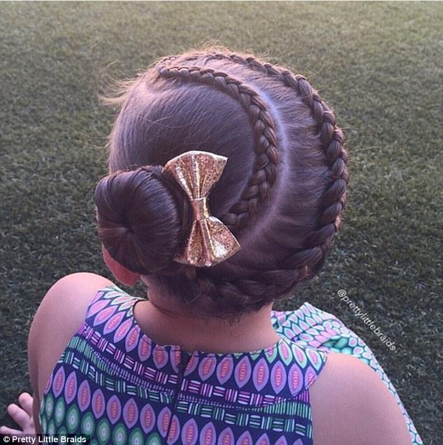 有一个会编头发的妈妈 真的能在女儿头上玩朵花