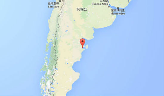 烟台齐鲁网综合据外媒3月16日报道，阿根廷警方表示，阿根廷海岸防卫队周一发现一艘中国捕捞渔船在南大西洋“非法”捕鱼，企图制止时遭到反击，于是将之击沉。