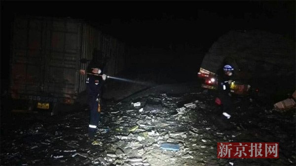 岳阳市蓝天救援队在现场搜救。救援队供图