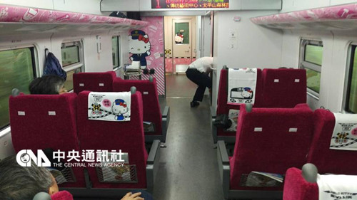 车厢内装均可见Hello Kitty图案。（台湾“中央社”）