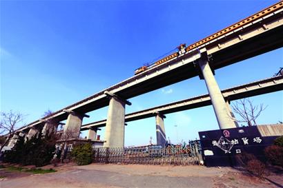 青荣城际娄山特大桥架梁连通 10月或全线贯通