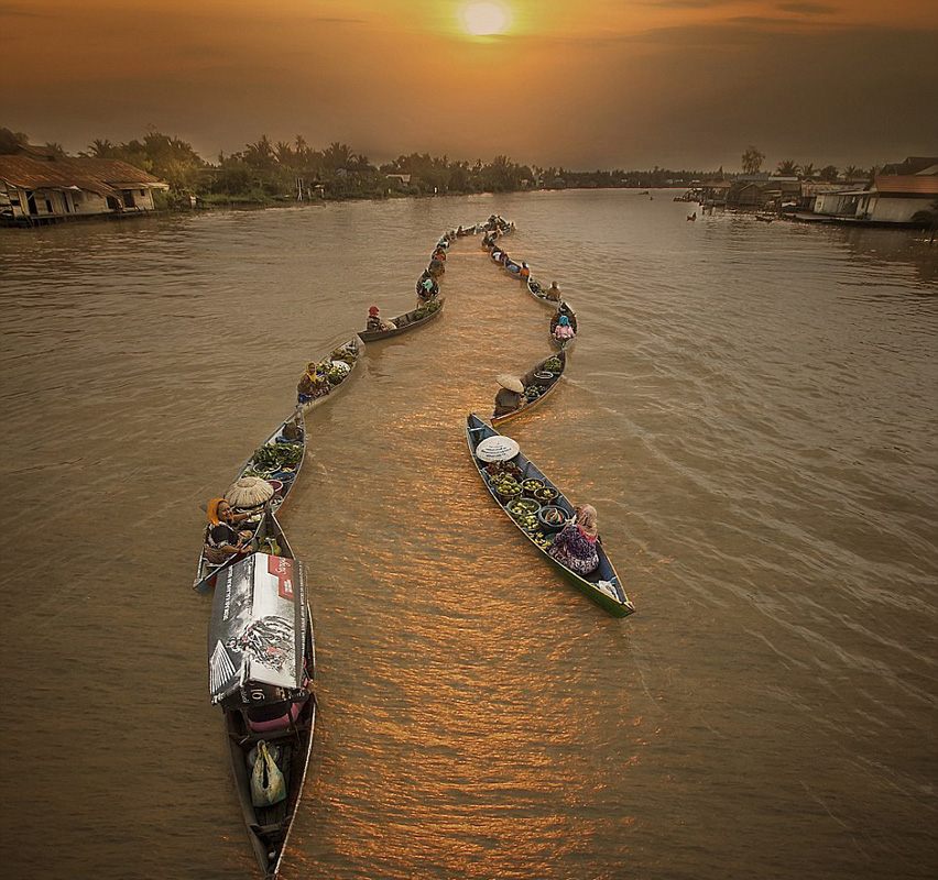 摄影师实拍印尼传统水上集市