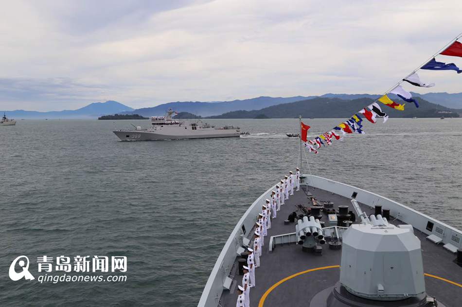“科摩多”联合军演开幕 中国海军参加阅舰式