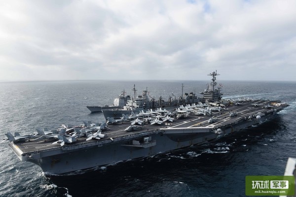 中国军舰南海跟踪美国航母 美少将：非常专业