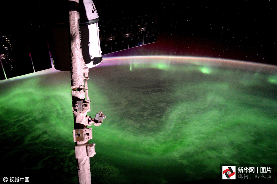 宇航员从空间站拍摄地球美景 极光绚丽登场