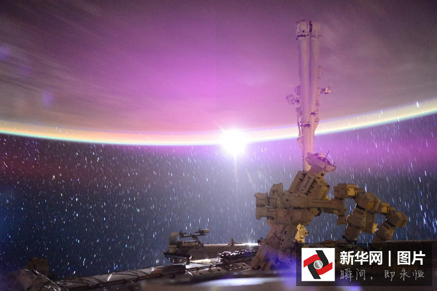 宇航员从空间站拍摄地球美景 极光绚丽登场