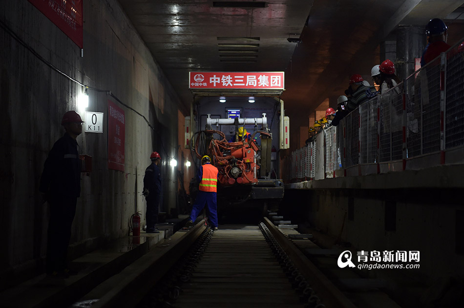 青岛地铁3号线全线轨通 实拍焊轨过程