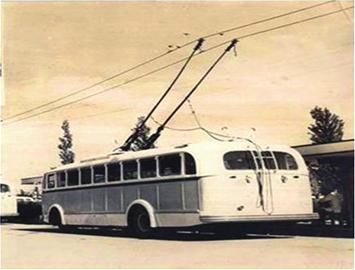 公交2路1963年建成 系青岛第一条无轨电车(图) 