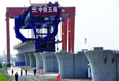 济青高铁11个站点出炉 首榀32米箱梁成功架起