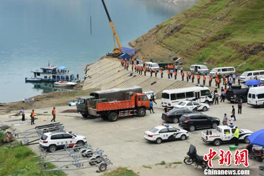 广元游船翻沉现场再捞3名遇难者遗体 已13人死