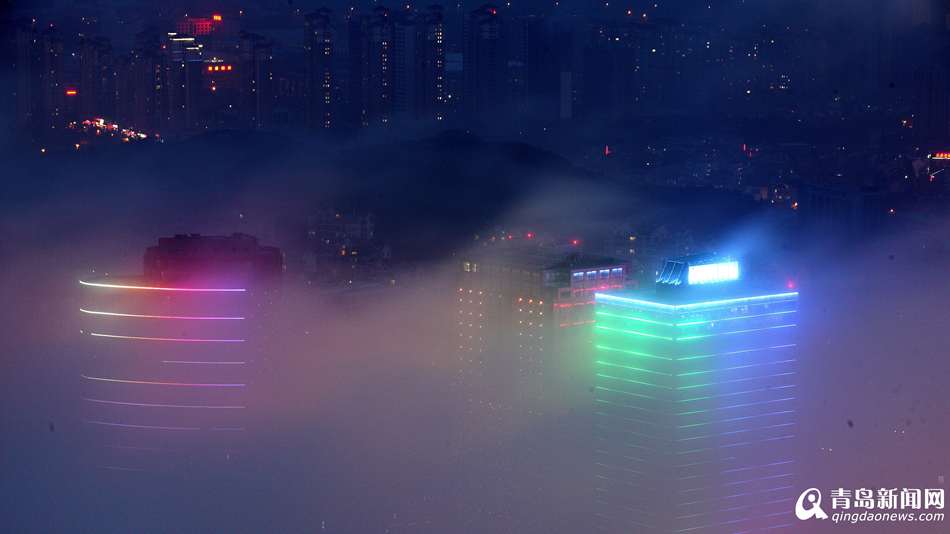 高清:唐岛湾现平流雾景观 
