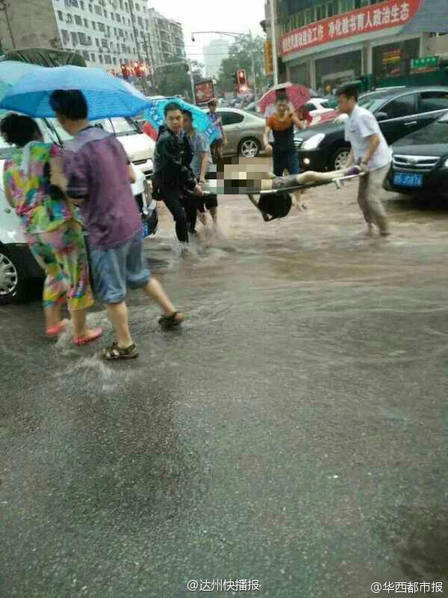 四川暴雨 一小学生被洪水冲倒后溺水身亡