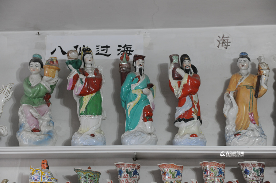 高清:青岛市民办酒瓶博物馆 32年攒了2000多个