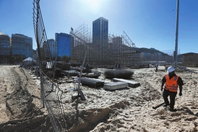 科帕卡巴纳海滩的奥运沙滩排球场地因缺少环评证书而被迫停工。图片摄于2016年6月13日。图/东方IC