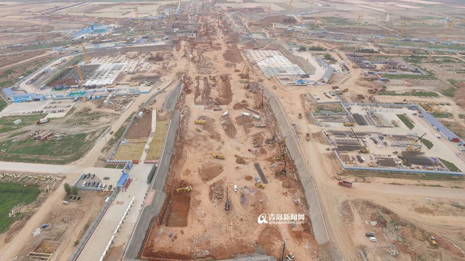 俯拍新机场施工现场 地铁路径清晰可见