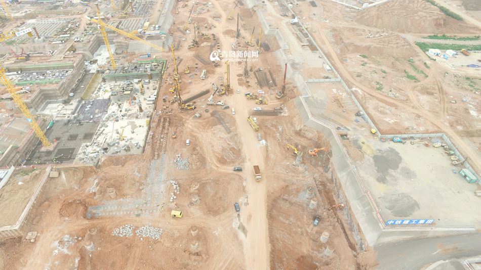 俯拍新机场施工现场 地铁路径清晰可见