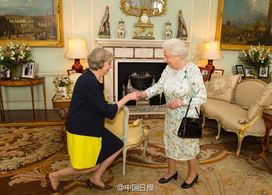 特蕾莎·梅接任卡梅伦成为英国首相