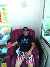 59岁老青岛定居国外11年 年年专程回青岛献热血