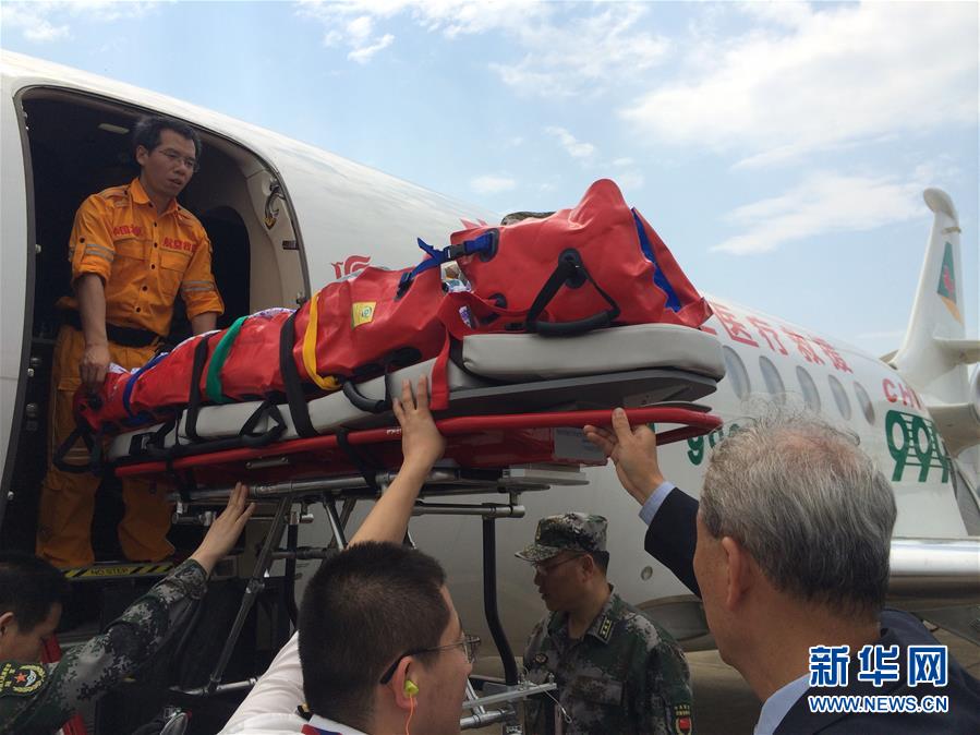 在南苏丹负伤的两名中国维和人员回国治疗