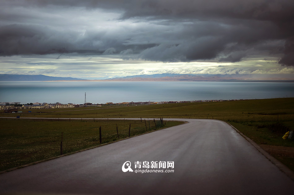 【西游记】看乌云下的青海湖 别样美景更震撼