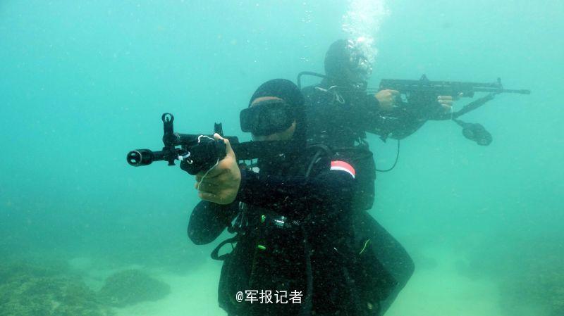 征服那片海特战蛙人南海水下刀枪搏击